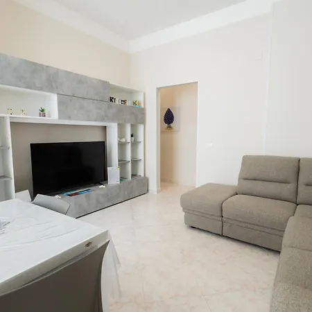 Un Girasole Sul Mare - & *