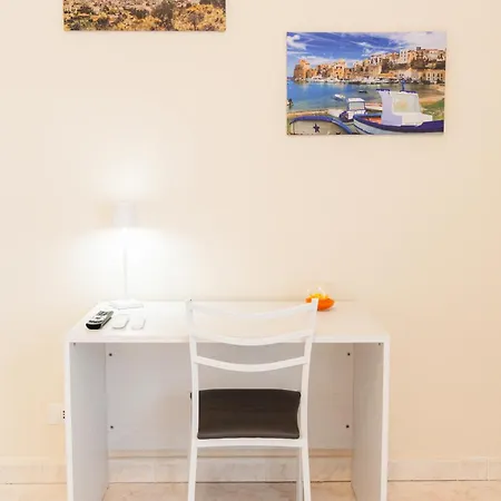 Un Girasole Sul Mare - & *