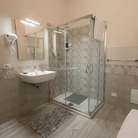 Un Girasole Sul Mare - & *